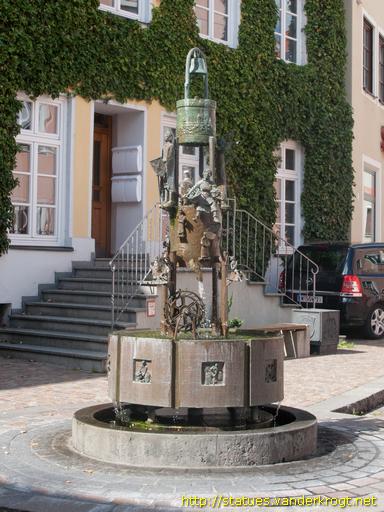 Harburg (Schwaben) /  Marktplatzbrunnen