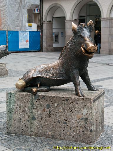 München /  Sitzender Keiler