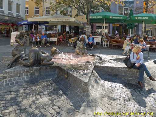 Würzburg /  Brunnen am Sternplatz