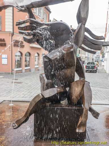 Kaufbeuren /  Erostischer Brunnen mit Voyeur