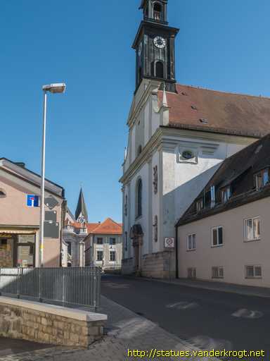 Eichstätt /  Heiligenstatuen an der Spitalkirche