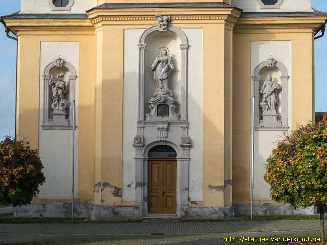 Stopfenheim /  Heiligenstatuen an der St. Augustinus Kirche