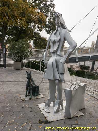 Ansbach /  Frau mit Hund