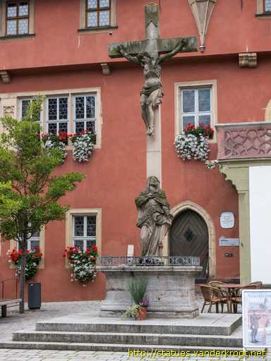 Ochsenfurt /  Kruzifix mit der trauernden Muttergottes