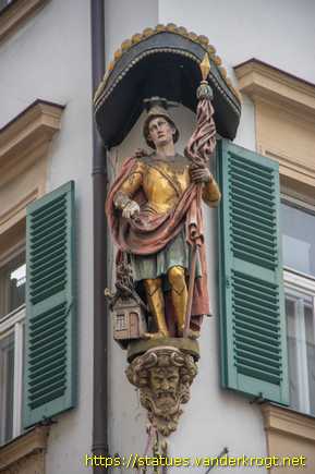 Bamberg /  Sankt Florian und drei Frauenfiguren