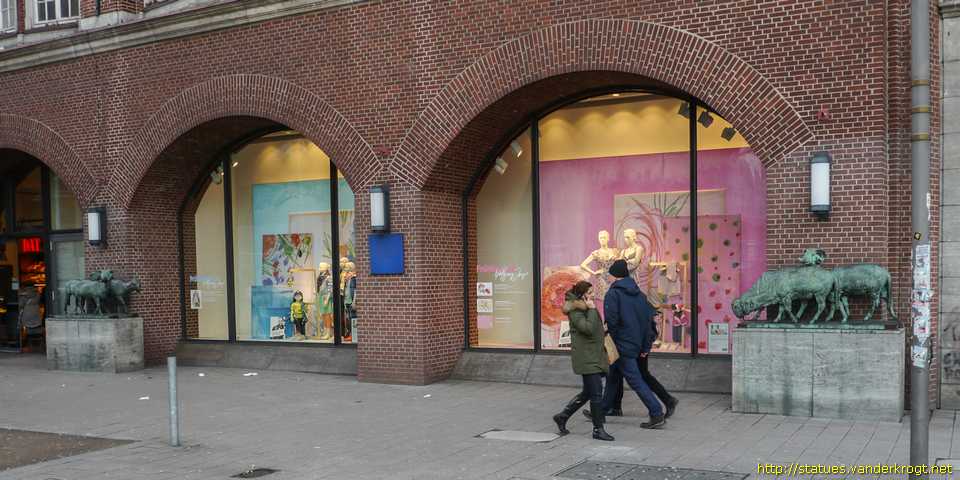 Hamburg /  Schafen und Pferd