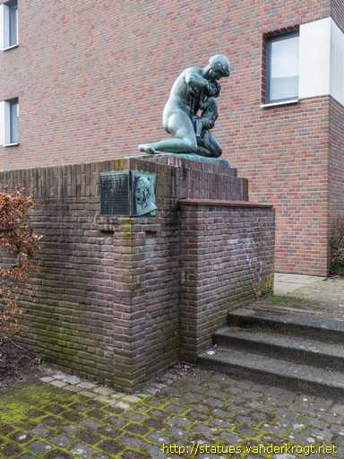 Hamburg /  Mutter und Kind - Adolf-von-Elm-Denkmal