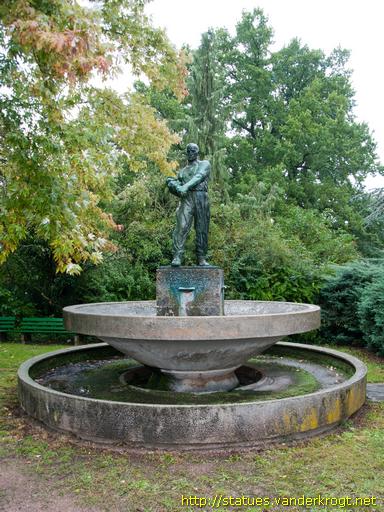 Rüsselsheim /  Dr.-Ludwig-Opel-Brunnen