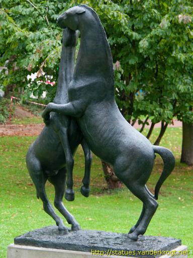 Wiesbaden /  Spielenden Hengste