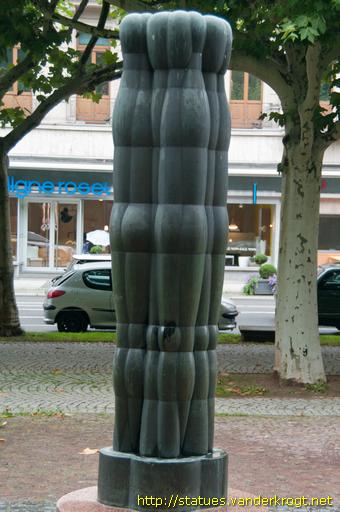 Wiesbaden /  Große Dreifigurengruppe