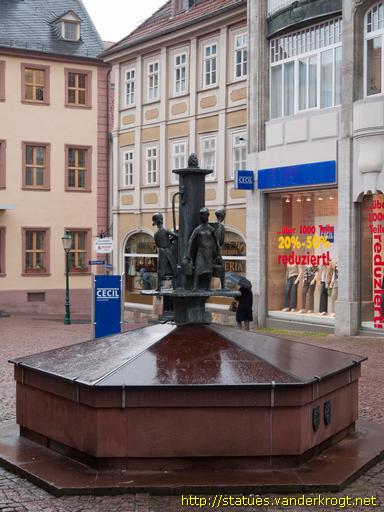 Fulda /  Brunnen mit Wasserträgerinnen