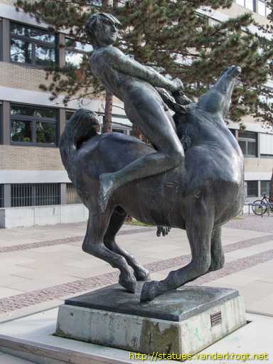 Darmstadt /  Stürzender Reiter