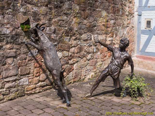Rotenburg an der Fulda /  Hütejunge mit Ziege