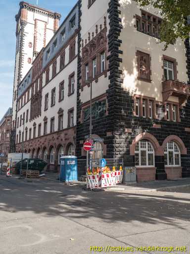 Frankfurt am Main /  Fassadenfiguren am Südbau des Neuen Rathauses