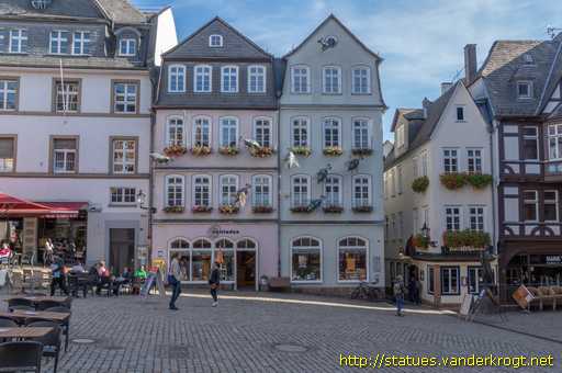 Marburg /  Die Fliegen aus "Das tapfere Schneiderlein"