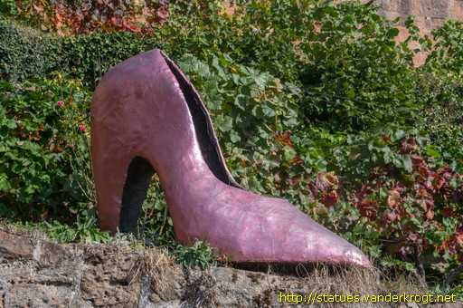 Marburg /  Roter Pumps aus "Aschenputtel"