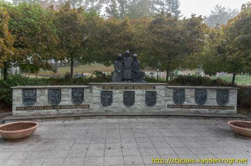Stadtallendorf /  Denkmal für die Opfer der Weltkriege