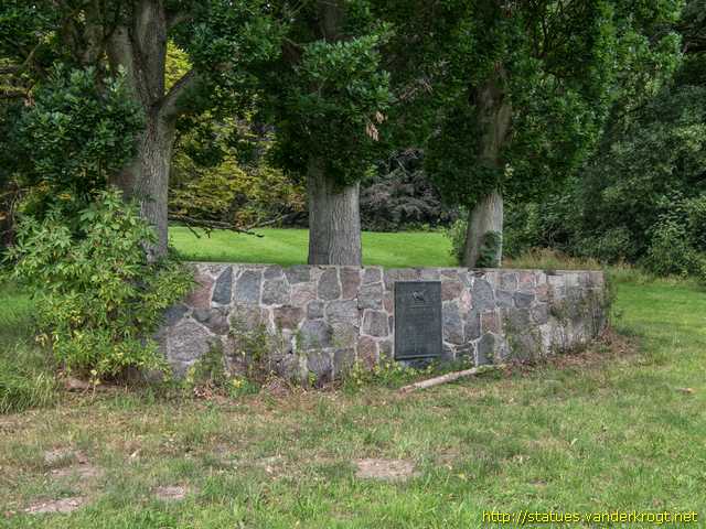 Putbus /  Denkmal für tödlich verunglückte Reiter