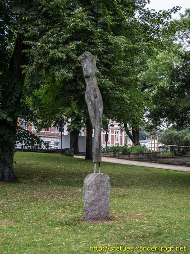 Stralsund /  Frauentorso aus Holz