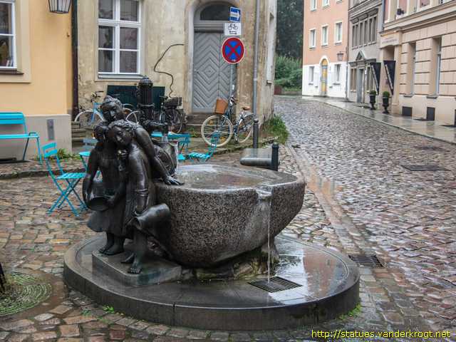 Stralsund /  Die geschwätzigen Weiber - Mägdebrunnen