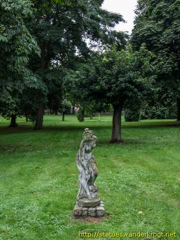 Grimmen /  Vier Kopien von klassischen Statuen