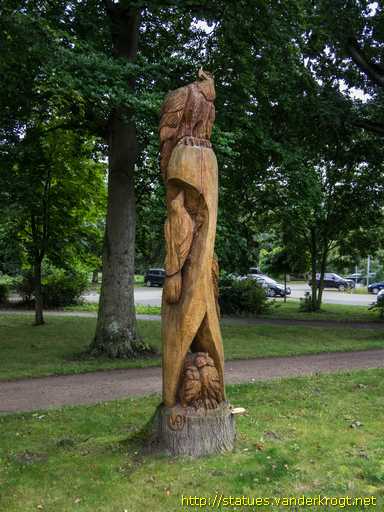 Grimmen /  Vögel auf einem Baum