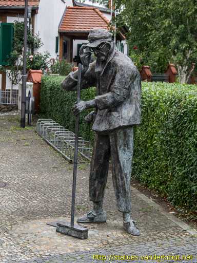 Grimmen /  Grimmener Straßenfeger Otto Pingel