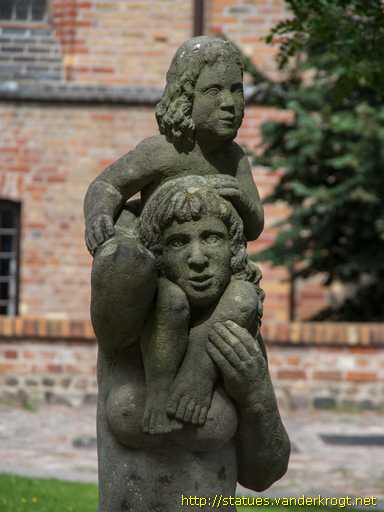 Rostock /  Mutter und Kind