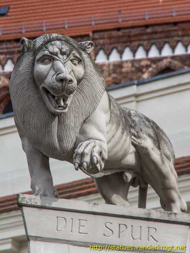 Schwerin /  Denkmal "Die Spur des Löwen"