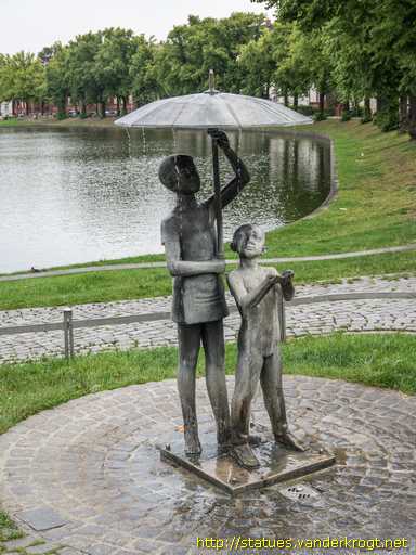 Schwerin /  Schirmkinder