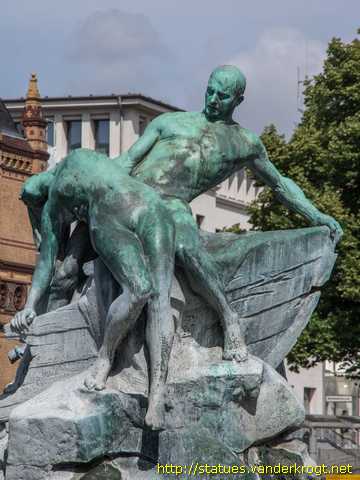 Schwerin /  Brunnen 'Rettung aus Seenot'