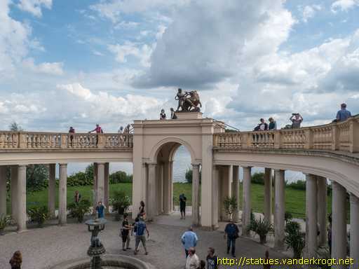 Schwerin /  Herakles, den kretischen Stier bändigend