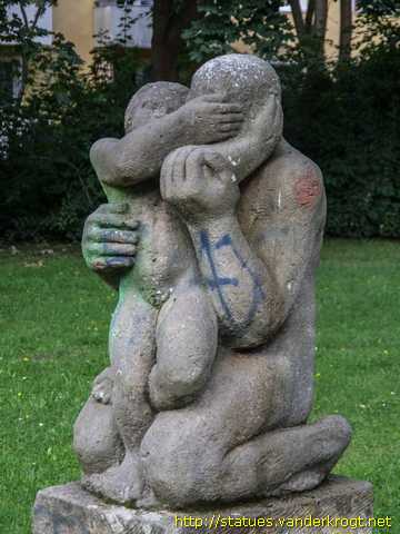 Schwerin /  Mutter und Kind