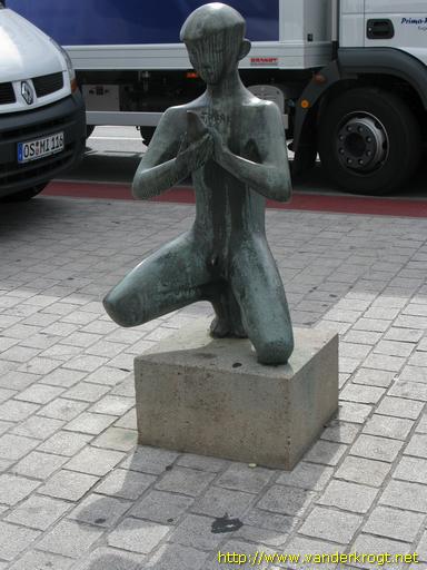 Osnabrück /  Knabe mit Taube