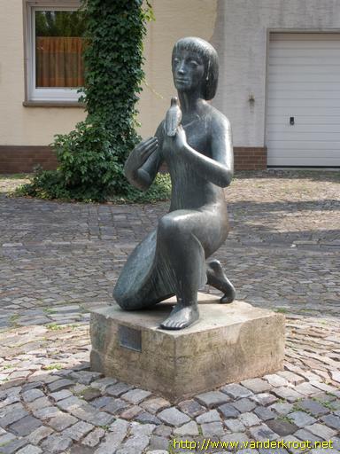Osnabrück /  Mädchen mit Vogel