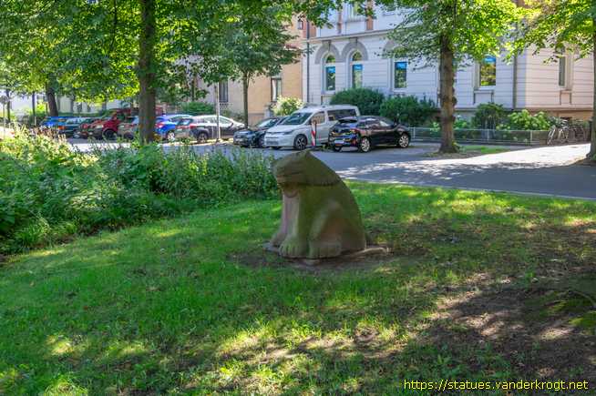 Braunschweig /  Kragenbär