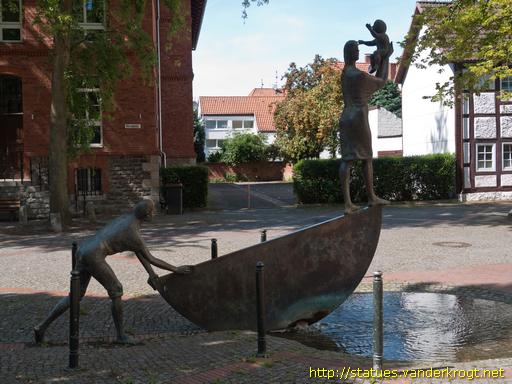 Hessisch Oldendorf /  Familie mit Boot