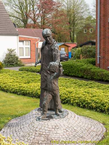 Hage /  Großmutter und Enkel