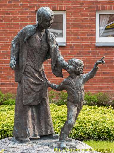 Hage /  Großmutter und Enkel