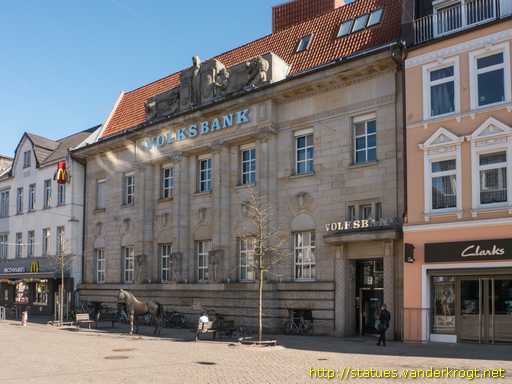 Oldenburg /  Fassadenreliefs der Volksbank