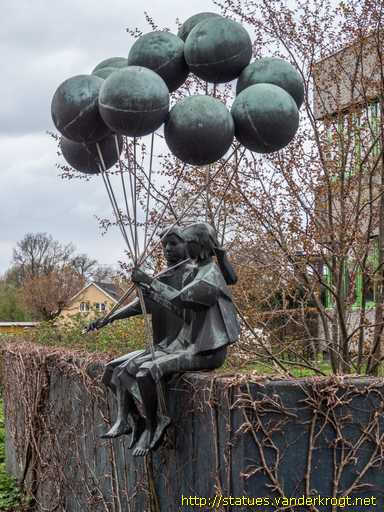 Zeven /  Zwei Kinder mit Luftballons