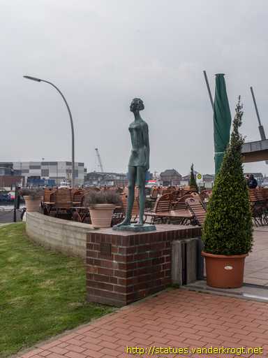 Cuxhaven /  Mädchen im Wind