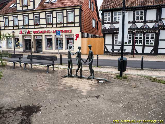Vorsfelde /  Kinder auf dem Laufbalken