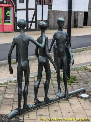 Vorsfelde /  Kinder auf dem Laufbalken