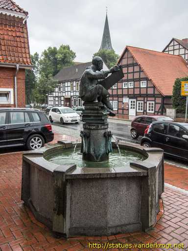 Sulingen /  Der Zeitungsleser - Der Leserbrunnen