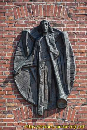 Schöninghsdorf /  Engel mit Posaune