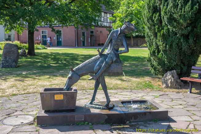 Bodenwerder /  Münchhausen-Brunnen am Münchhausenplatz
