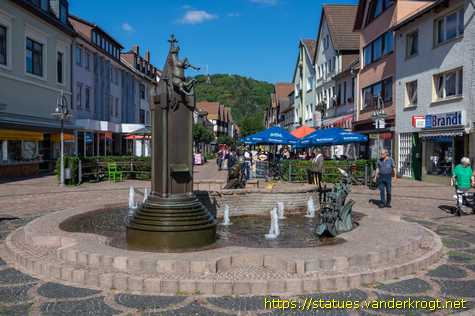 Bodenwerder /  Müchhausen-Brunnen in der Großen Straße