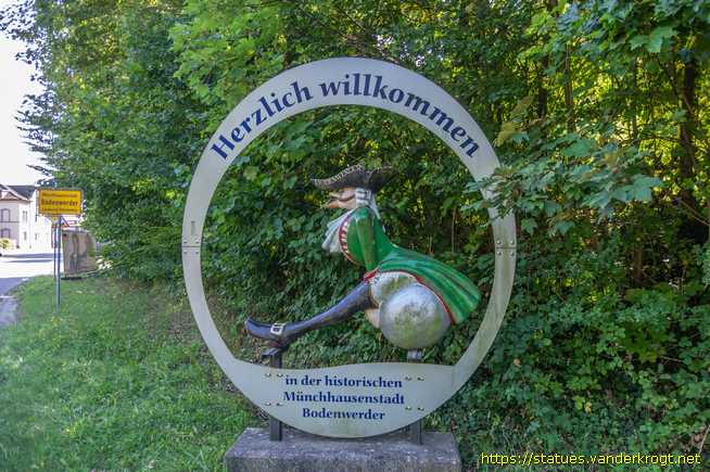 Bodenwerder /  Willkommensschild der Münchhausenstadt Bodenwerder