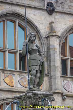 Hildesheim /  Marktbrunnen mit "Roland"-Figur